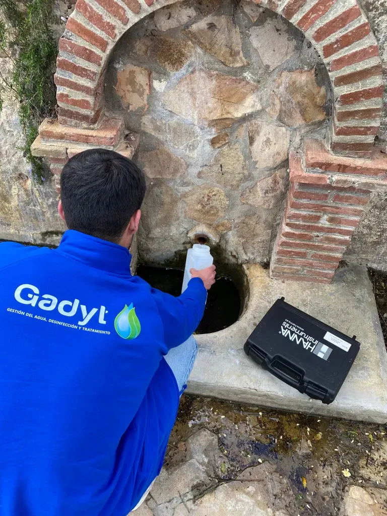 Inspección de aljibe con necesidad de higienización