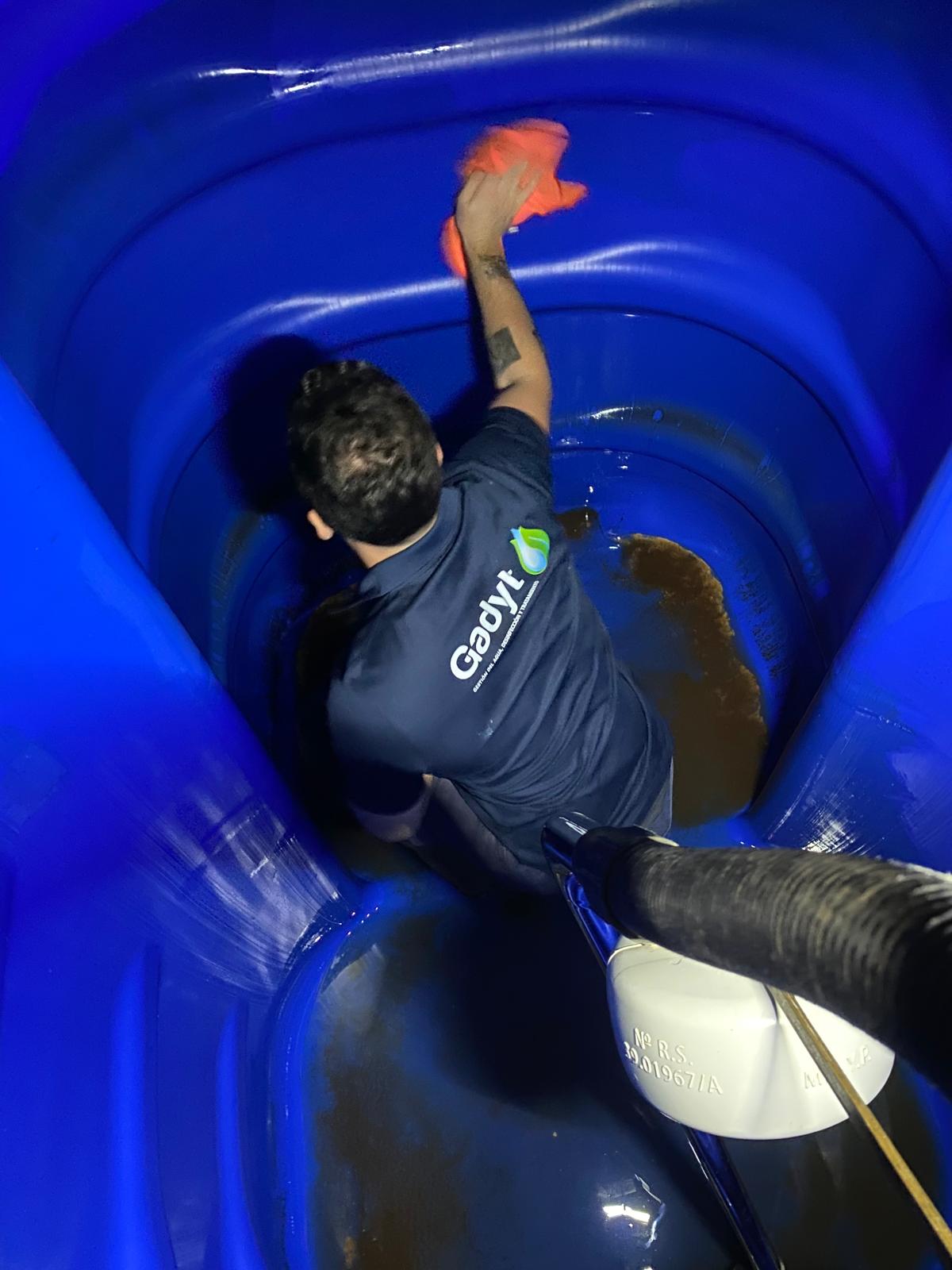 Intervención técnica de limpieza interior de aljibe